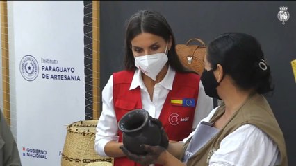 La reina concluye su viaje a Paraguay con ONG que trabajan por la mujer