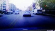 Başkent'te kırmızı ışıkta geçen otomobilin neden olduğu zincirleme kaza güvenlik kamerasına yansıdı