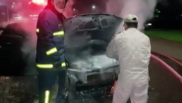 Azera é destruído pelas chamas na Av. das Torres; Suspeita de incêndio criminoso