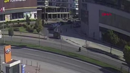 KARŞIYA GEÇERKEN ARACIN ÇARPTIĞI HAMİLE KADIN HAYATINI KAYBETTİ