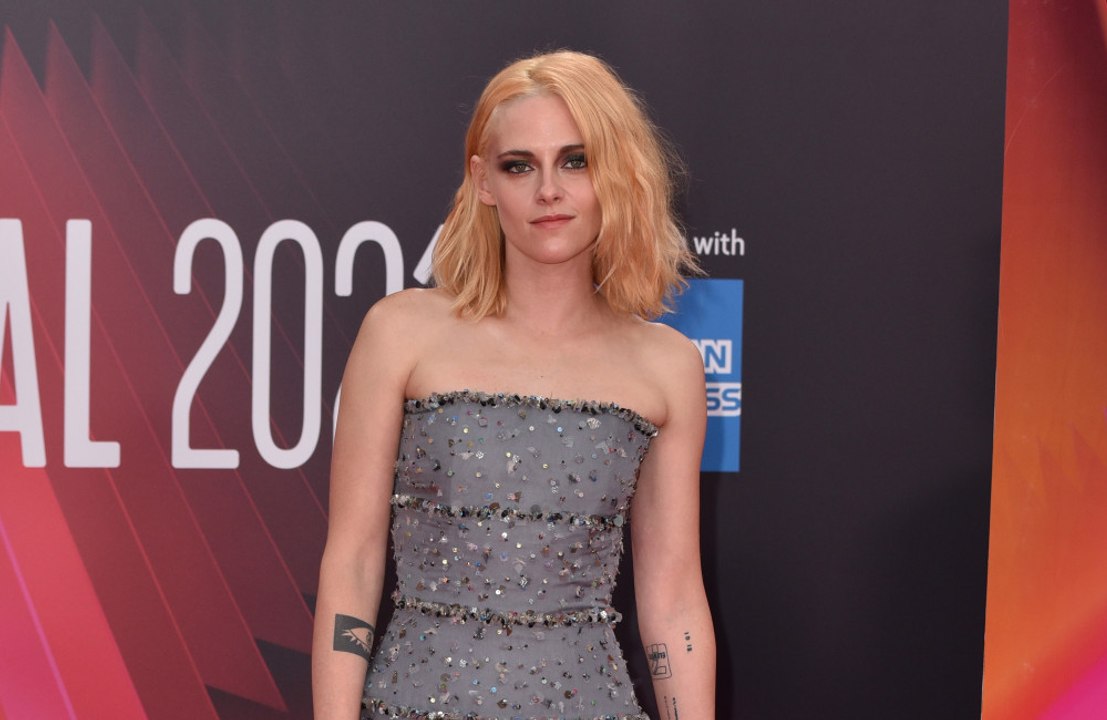 Kristen Stewart 'knocked it out of the park' with fiancee