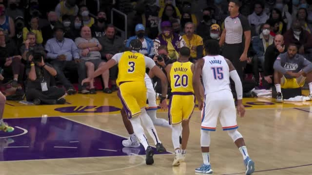 SGA weaves through crowd for reverse lay-up