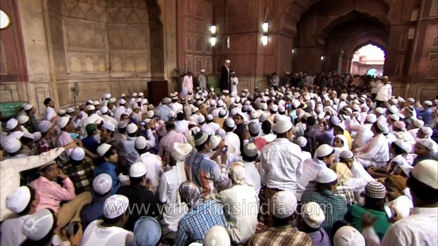 Mawlawi speaks on the occasion of Eid al-Fitr at Jama Masjid