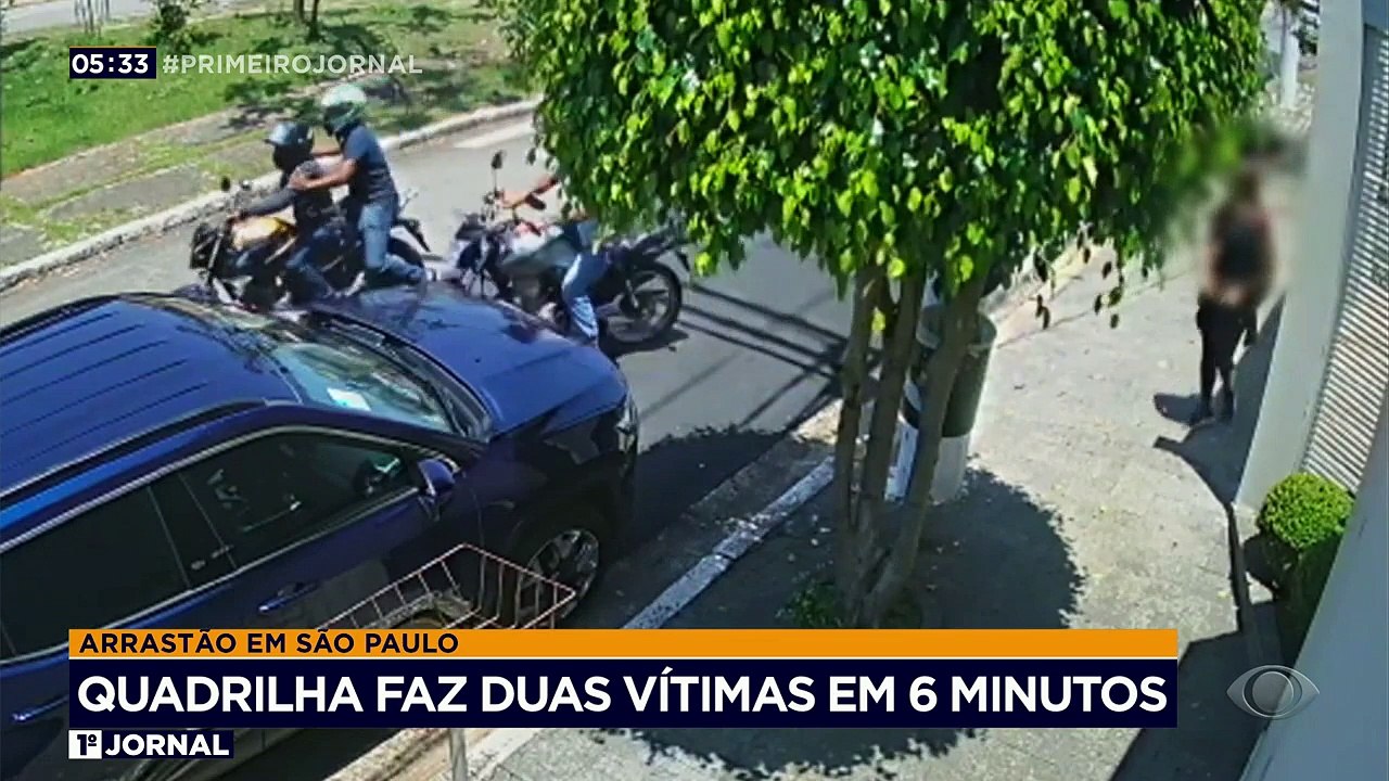 Bandidos armados roubaram duas pessoas em seis minutos na zona sul de São Paulo. Em um dos casos, a vítima chega a jogar o celular na rua, mas o bandido pega e exige a senha para desbloquear o aparelho.