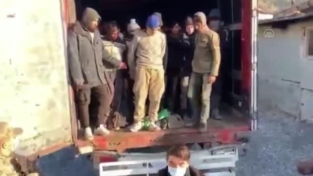 Tırın dorsesinde 149 düzensiz göçmen yakalandı