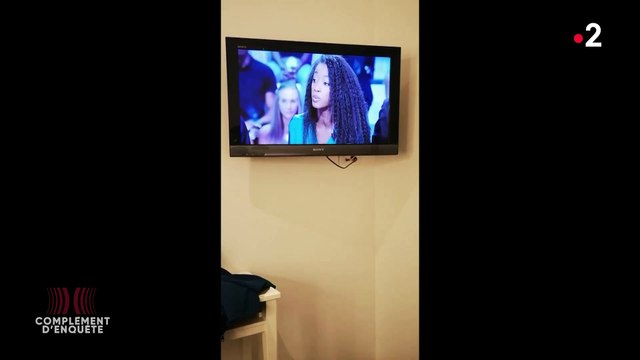 Complément d'enquête diffuse la vidéo volée du face-à-face en coulisses entre Hapsatou Sy et Ardisson après les attaques d'Eric Zemmour contre elle: Porte plainte tu as raison comme ça ce sera chez Morandini - VIDEO