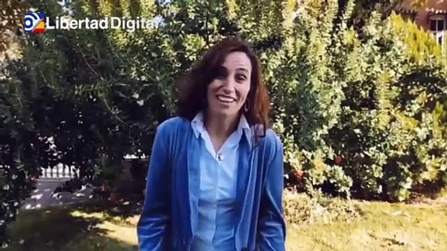 Yolanda Díaz, Ada Colau, Mónica García y Mónica Oltra se saludan de cara al acto de Valencia