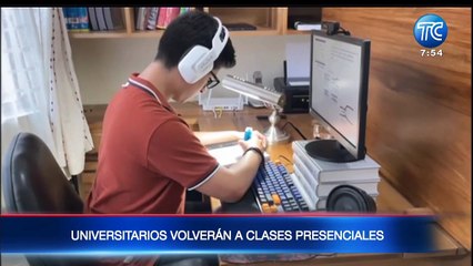 Estudiantes universitarios regresarán a clases presenciales
