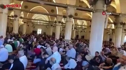 Mescid-i Aksa’da 50 bin Filistinli cuma namazı kıldı