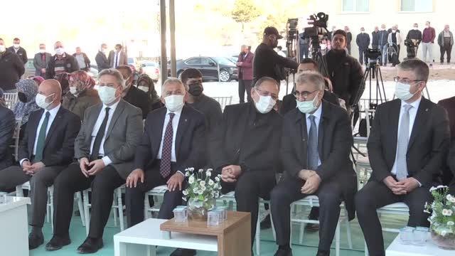 Özhaseki kentsel dönüşüm konutlarının anahtar teslim töreninde konuştu