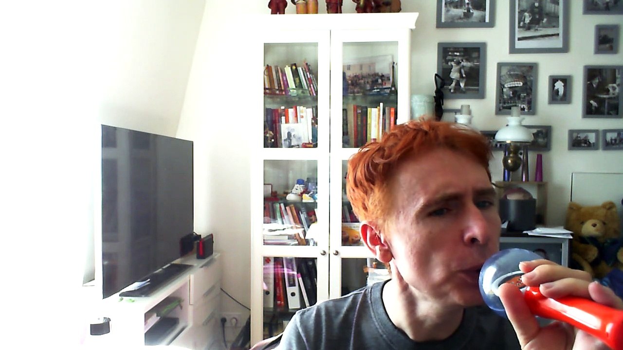 Wiwi égratigne "et tes yeux bleus"