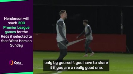 Télécharger la video: Klopp celebrates 'perfect' captain Henderson ahead of Liverpool milestone