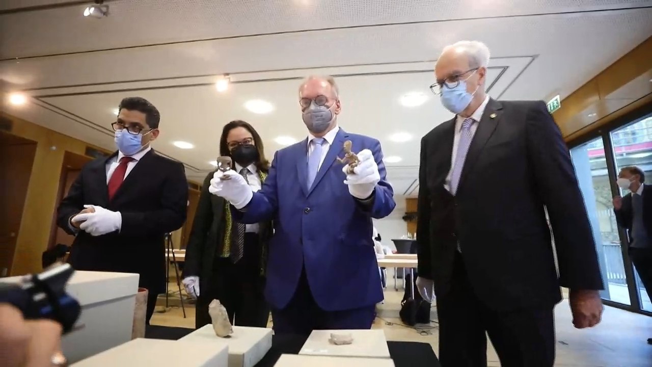 Alemania devuelve a Guatemala y México trece piezas precolombinas