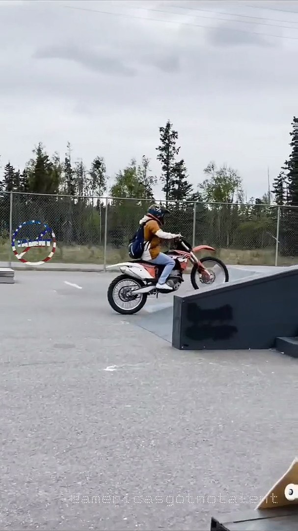 Faire de la motocross sur un skatepark... mauvaise idée - Vidéo Dailymotion