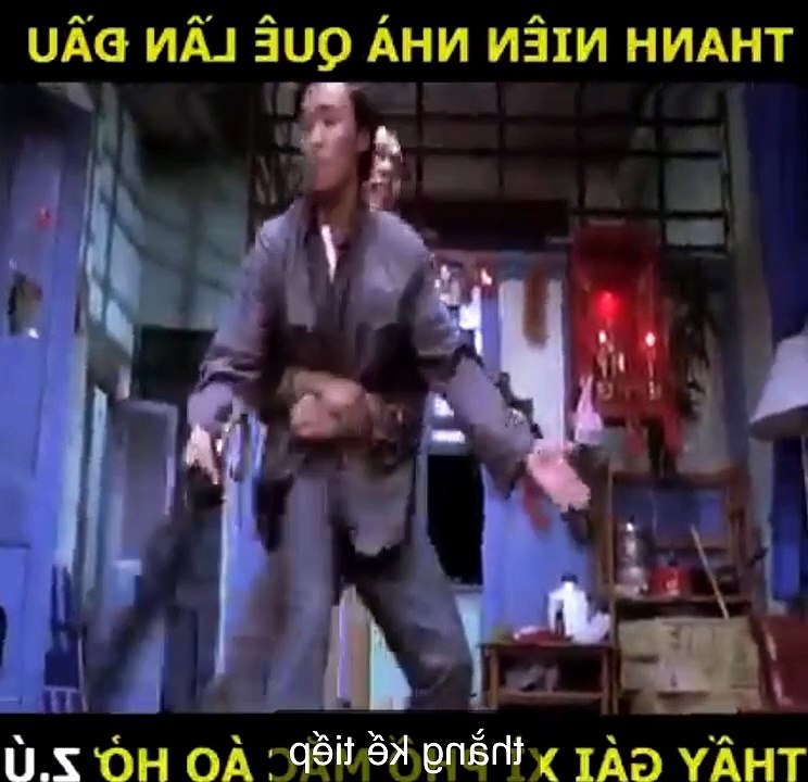 Nhà quê mới lên thấy ngực phụ nữ hở