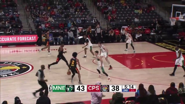 Johnny Hamilton throws down the alley-oop!