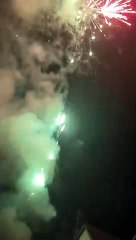 محمد صلاح يثير جدل وحيرة جماهيره باحتفالات وألعاب نارية تزامنا مع فوز الأهلى