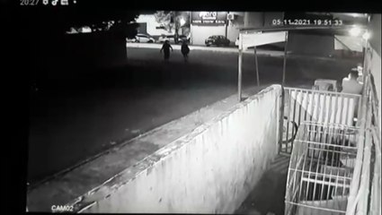 Câmera registra momento que homem é atropelado na Rua Rio da Paz; veja