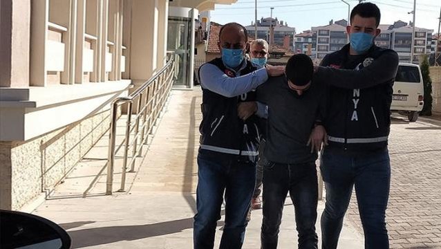 Eşiyle ilişkisi olduğunu düşündüğü arkadaşına sabahtan akşama kadar işkence yaptı