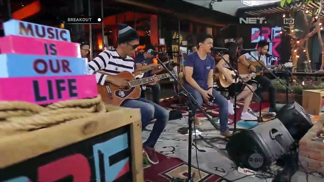 Noah Feat. Sheryl Sheinafia - Tak Lagi Sama (Live at Breakout)
