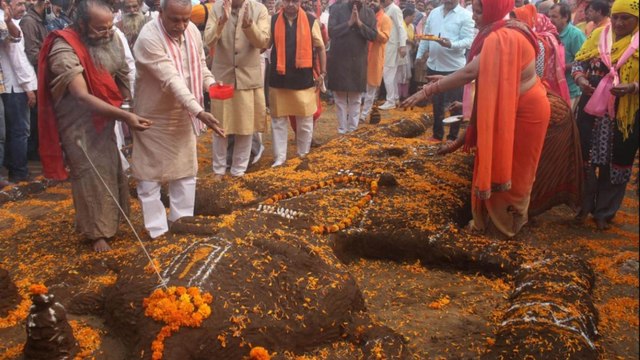 Know why ruckus over Muslims friday prayer in Gurugram?