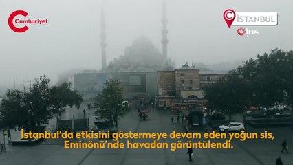 Eminönü Meydanı sisin içinde adeta kayboldu