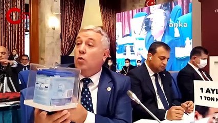 CHP'li Arık, Bakan Bilgin'e alarmlı bebek mamasını gösterdi: Bu iktidarınızın ayıbıdır, utancıdır!