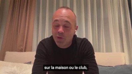 Barcelone - Iniesta souhaite bonne chance à Xavi