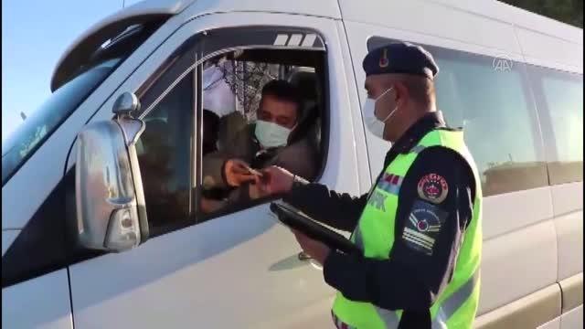 Toplu taşıma araçlarına yolcu gibi binen jandarma ekipleri denetim yaptı