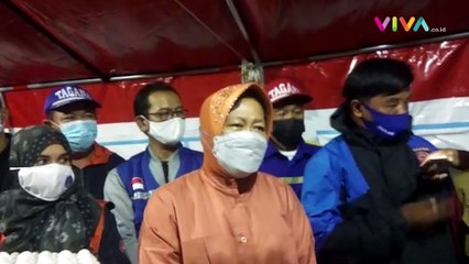 Malam-Malam Mensos Risma Sambangi Lokasi dan Korban Banjir