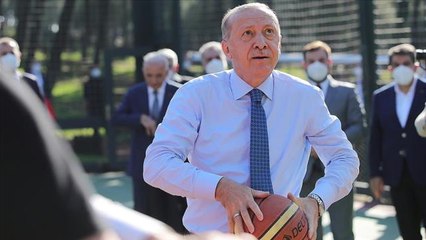 Cumhurbaşkanı Erdoğan'ın gençlerle yaptığı basketbol maçının perde arkası! "Ayıp oluyor" diyerek sahaya girdi