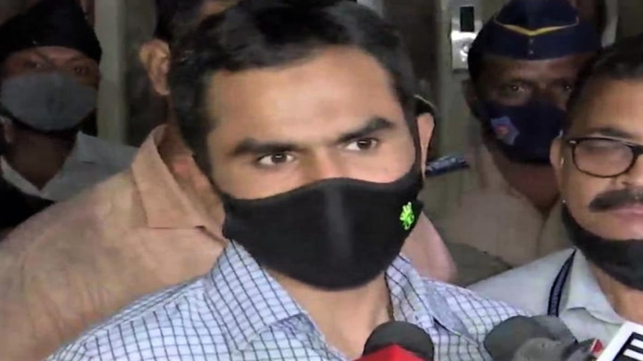 Politics intensifies after Wankhede removed from Drug case