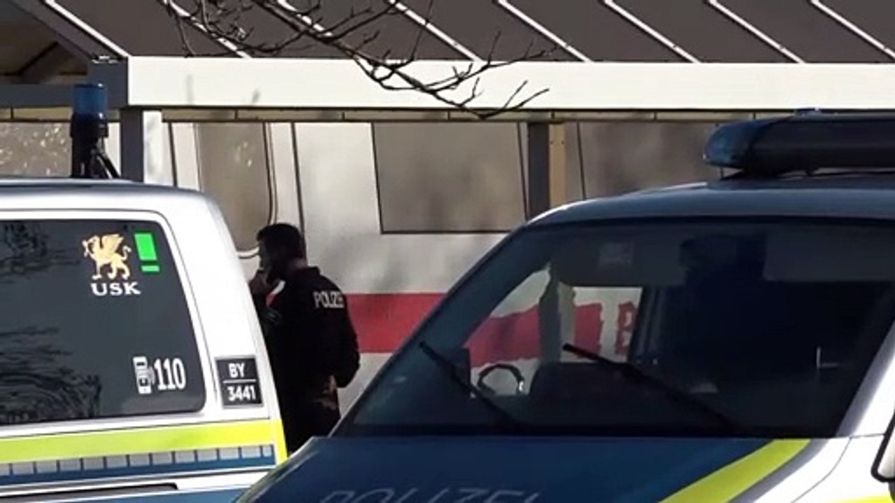 Schock nach Messerattacke im ICE: Drei Schwerverletzte, Tatmotiv unklar