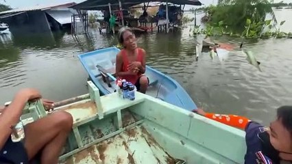 สุพรรณบุรี ลุงวัย68ขับเรือไปซื้อของ3วันกลายเป็นศพอืดบนเรือ(คลิป)