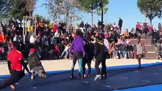 Martigues : le spectacle Yé ! de la Cie Terya Circus Rock en Cirque en images