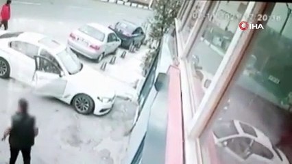 Bir ay kirasını ödemeyen kiracıyı bıçaklayarak öldürdü