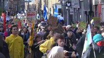 Amplia manifestación en Glasgow por la cumbre del clima.