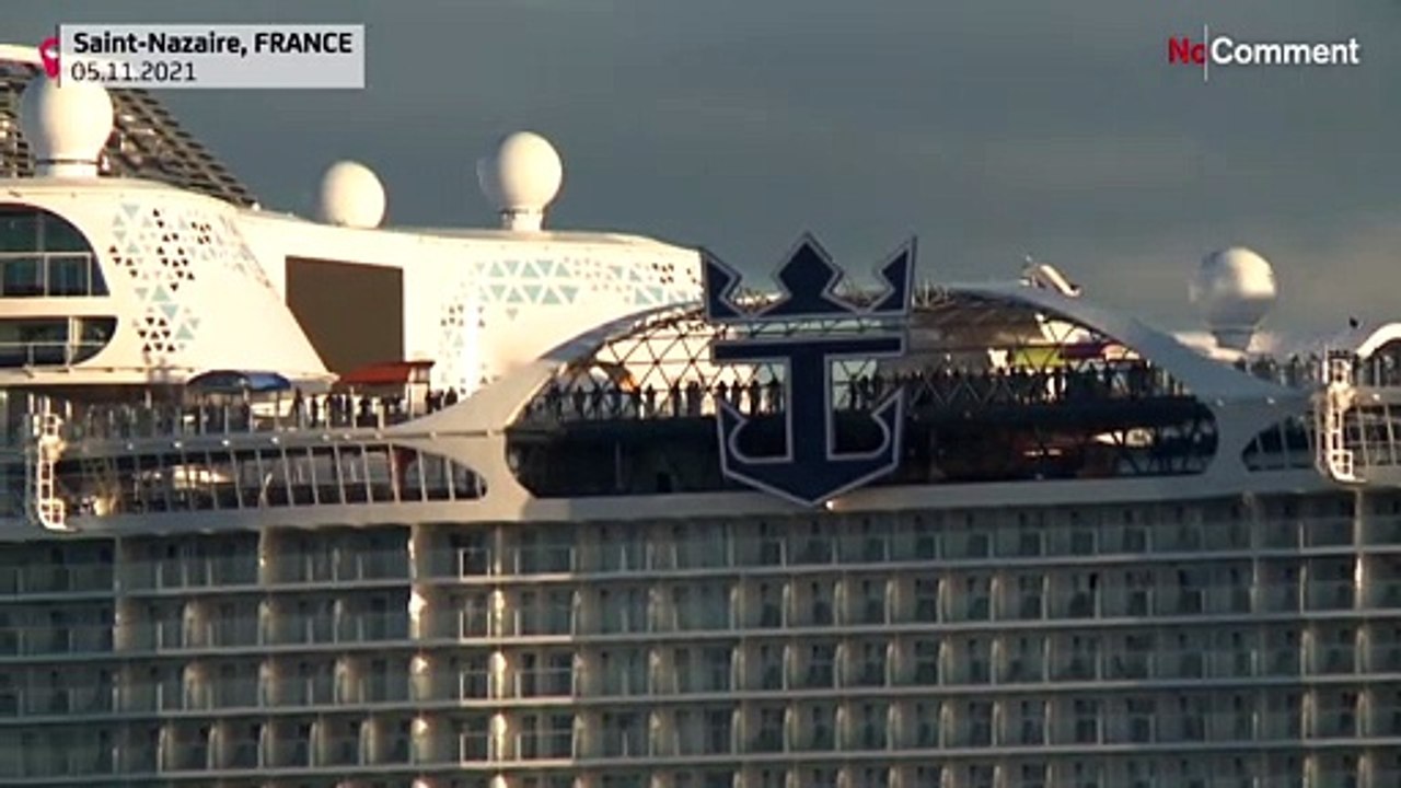 "Wonder of the Seas", world's largest cruise ship, leaves port of Saint-Nazaire