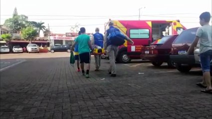 Homem de 43 anos é socorrido pelo Siate após "jogo de corpo" em partida de futebol