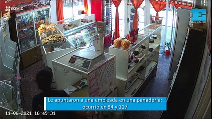 La Plata: }le apuntaron en la cara a una empleada en una panadería