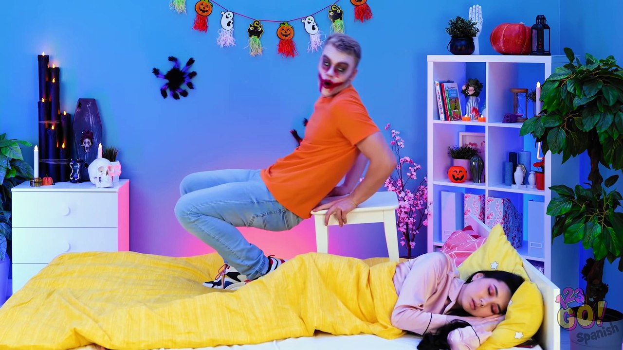 ¡TRATO O TRUCO! MAQUILLAJE Y DISFRAZ DE HALLOWEEN || Bromas espeluznantes de 123 GO!
