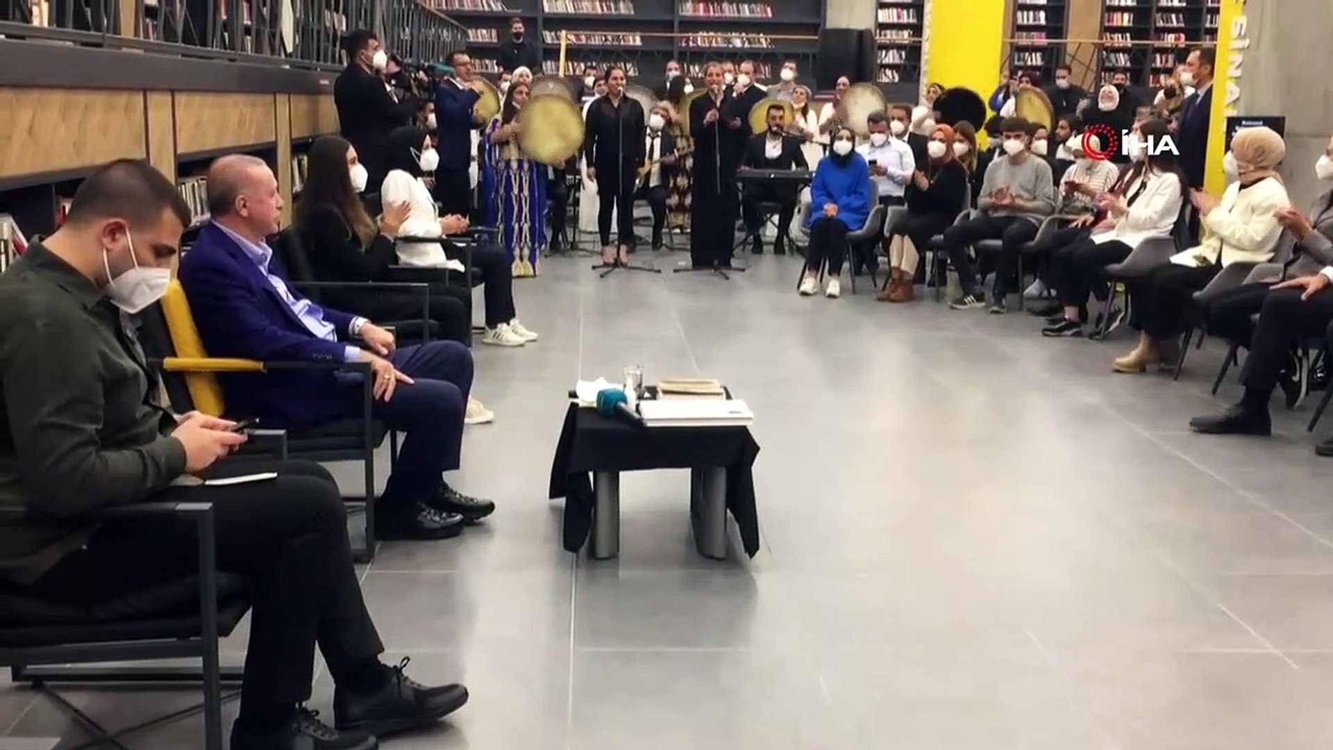 ⁣Cumhurbaşkanı Erdoğan Kürtçe şarkılar söyledi