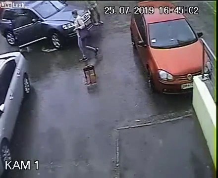 Quand tu veux à tous prix te garer à cette place