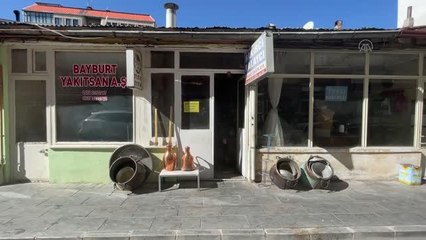 Kalaycı Hanefi usta, 54 yıldır bakırı parlatıyor