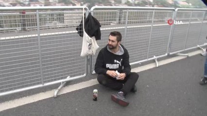 Maratondan renkli görüntüler: Boğaza karşı çay simit keyfi yaptılar