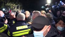 Géorgie : des milliers de manifestants pour soutenir Saakachvili en grève de la faim