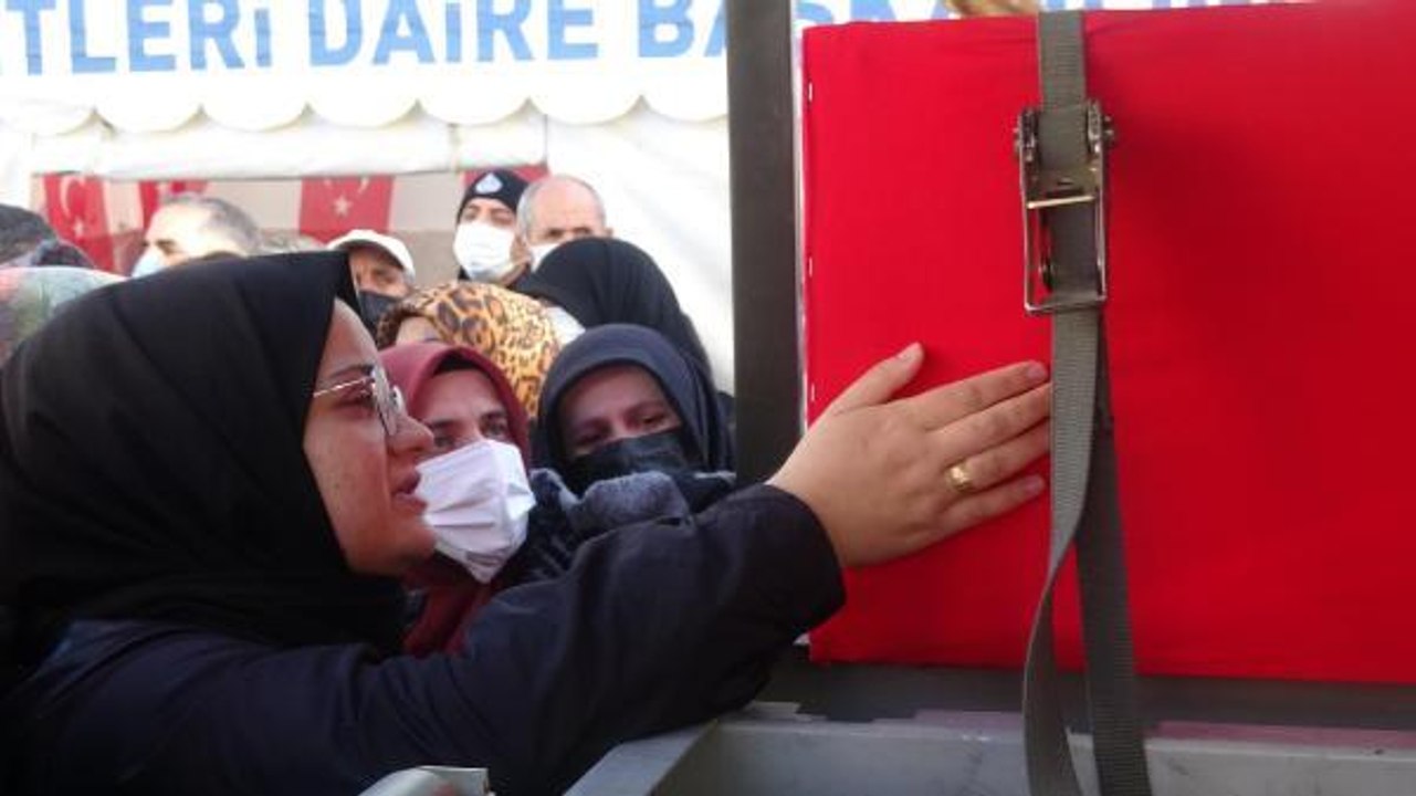 Son dakika haberleri: ERZURUM'DA ŞEHİT UZMAN ÇAVUŞ SON YOLCULUĞUNA UĞURLANDI