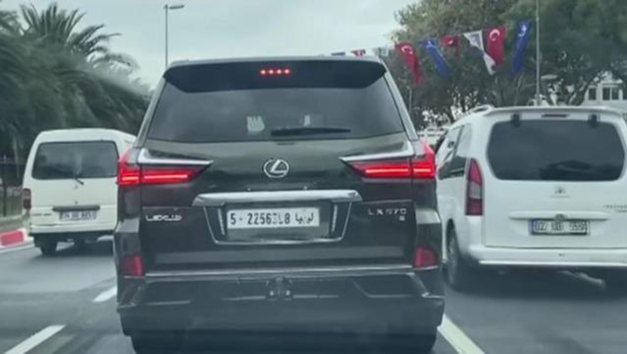 İstanbul'daki yabancı plakalı lüks araçların sayısı her geçen gün artıyor! Prof. Dr. Mehmet Fatih Altan nedenini paylaştı