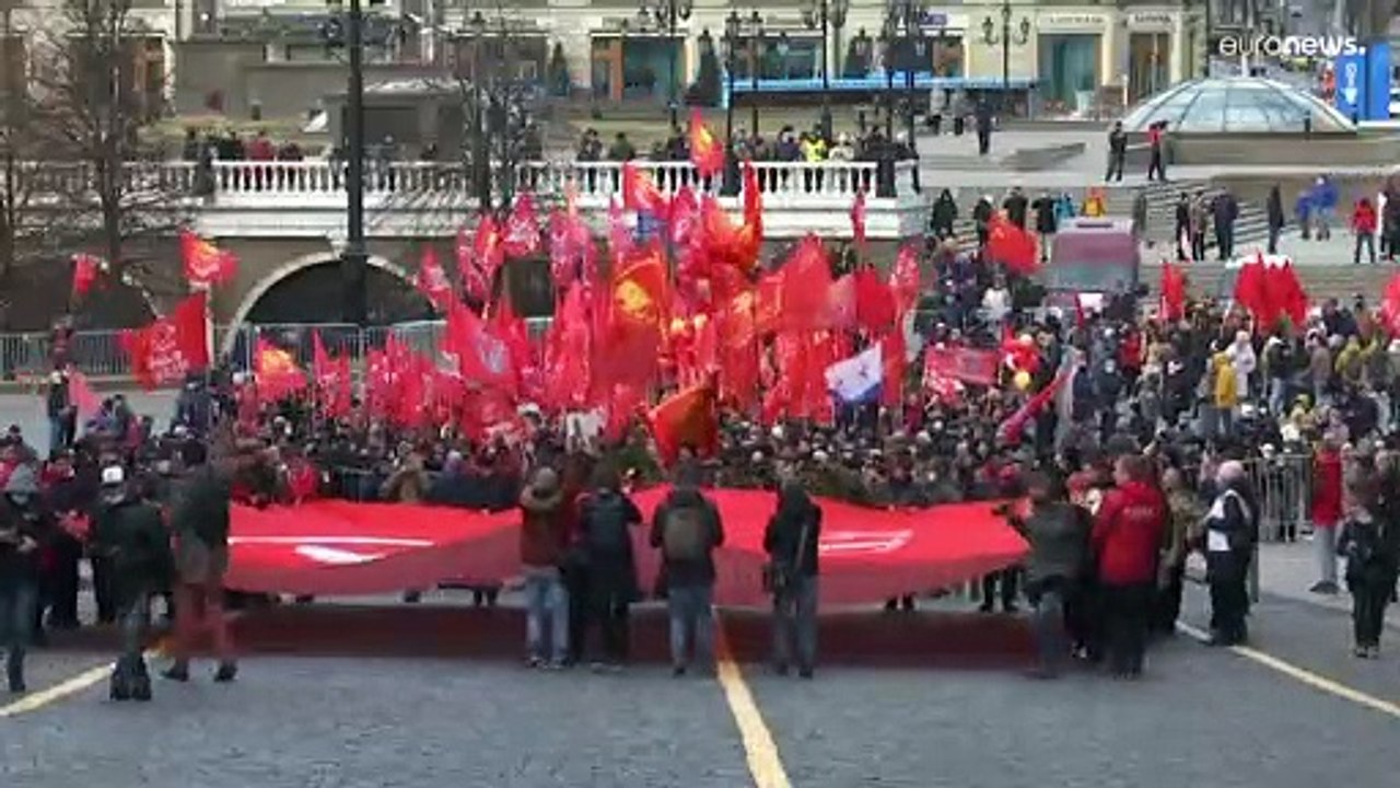 В России сторонники левых сил отметили 104-ю годовщину Октябрьской революции