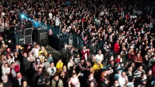 Alanya'nın Fethi kutlamaları kapsamında Gülben Ergen sevenleri ile buluştu-Başkan Yücel: Cumhuriyet'in 100. yılında Alanya'nın il olacağına...